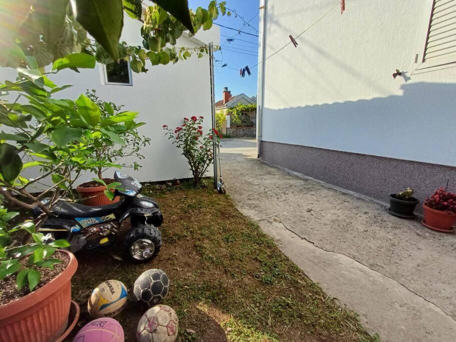 Appartamento Cozy, Fully Equipped, Free Parking&Wifi, Quiet, 2Bd Podgorica Esterno foto