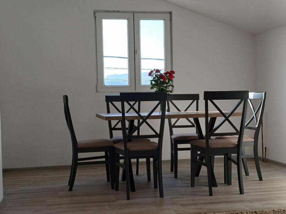 Appartamento Cozy, Fully Equipped, Free Parking&Wifi, Quiet, 2Bd Podgorica Esterno foto